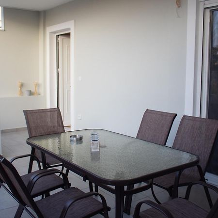 Giakost Apartments V Near Airport Артемида Екстериор снимка