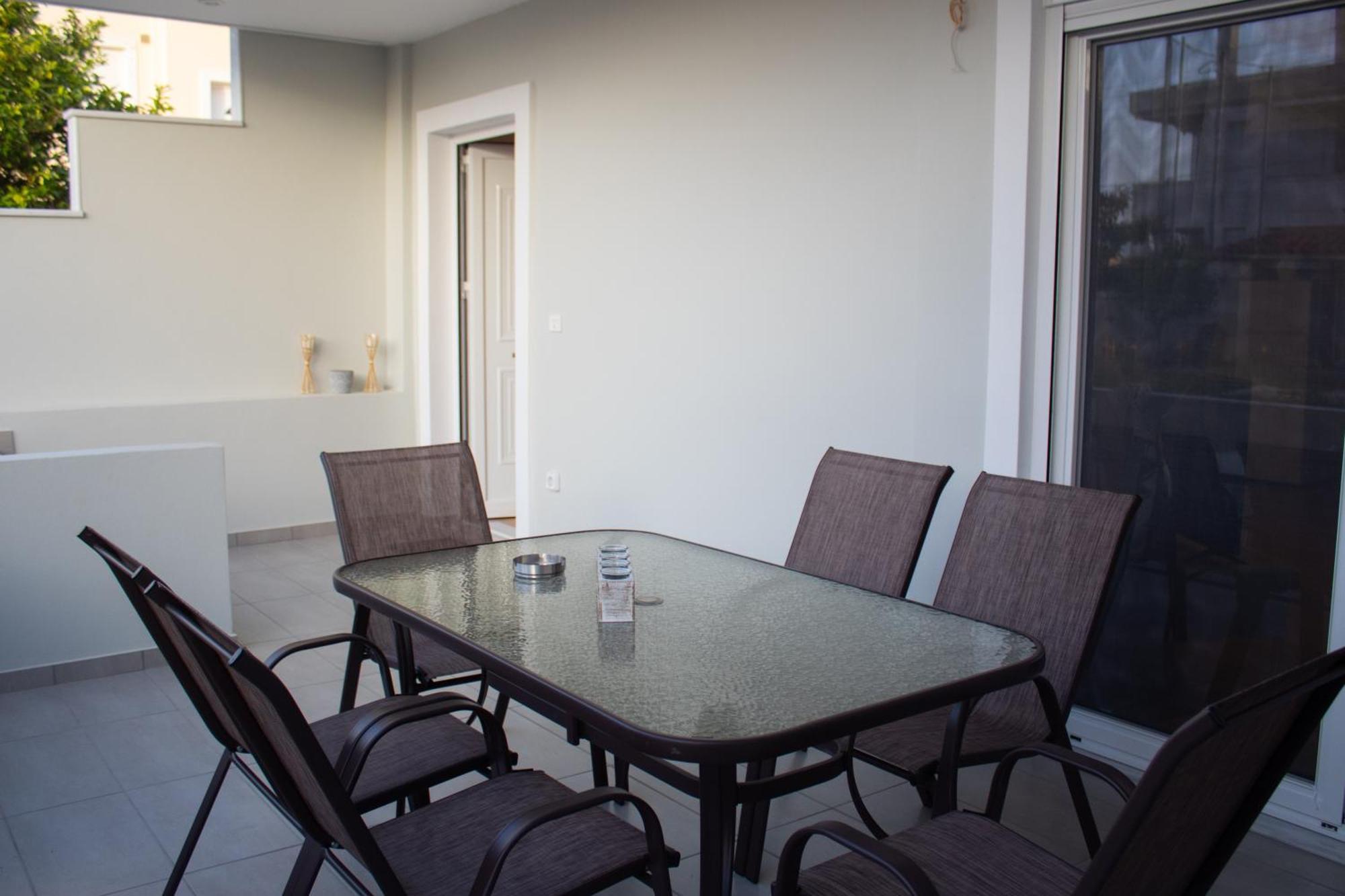 Giakost Apartments V Near Airport Артемида Екстериор снимка