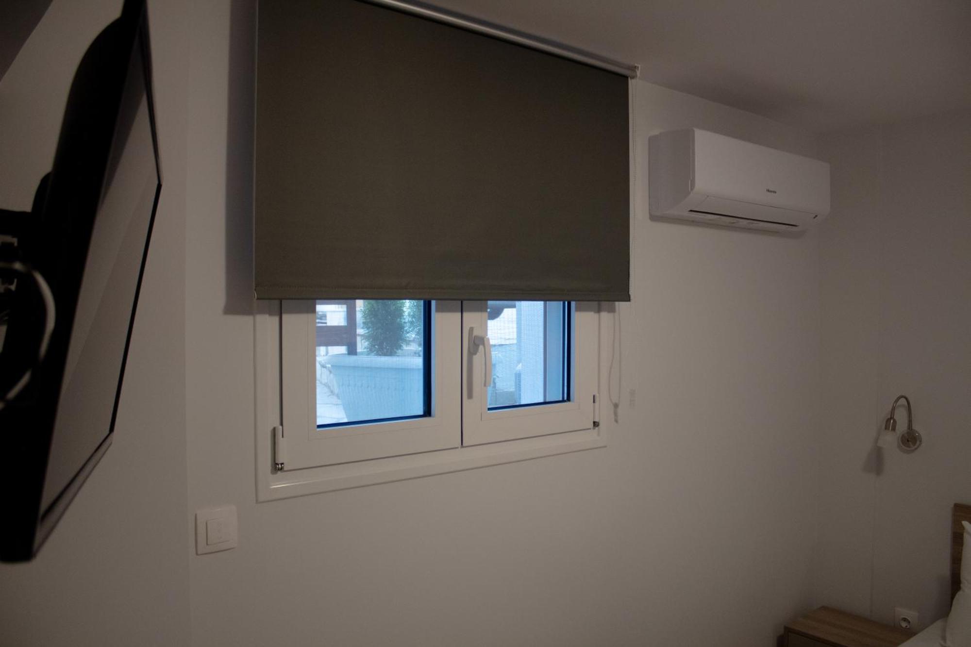 Giakost Apartments V Near Airport Артемида Екстериор снимка
