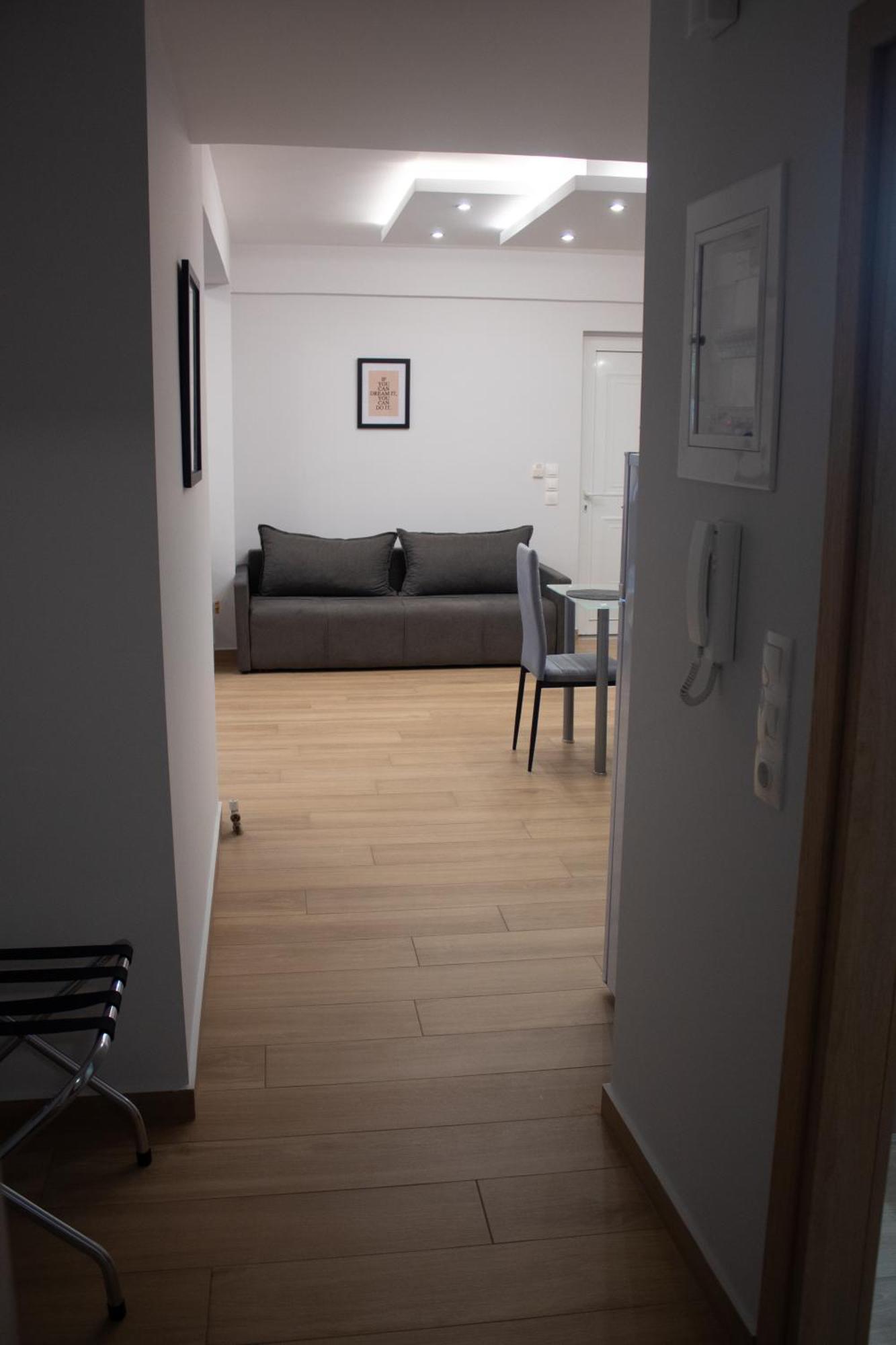 Giakost Apartments V Near Airport Артемида Екстериор снимка