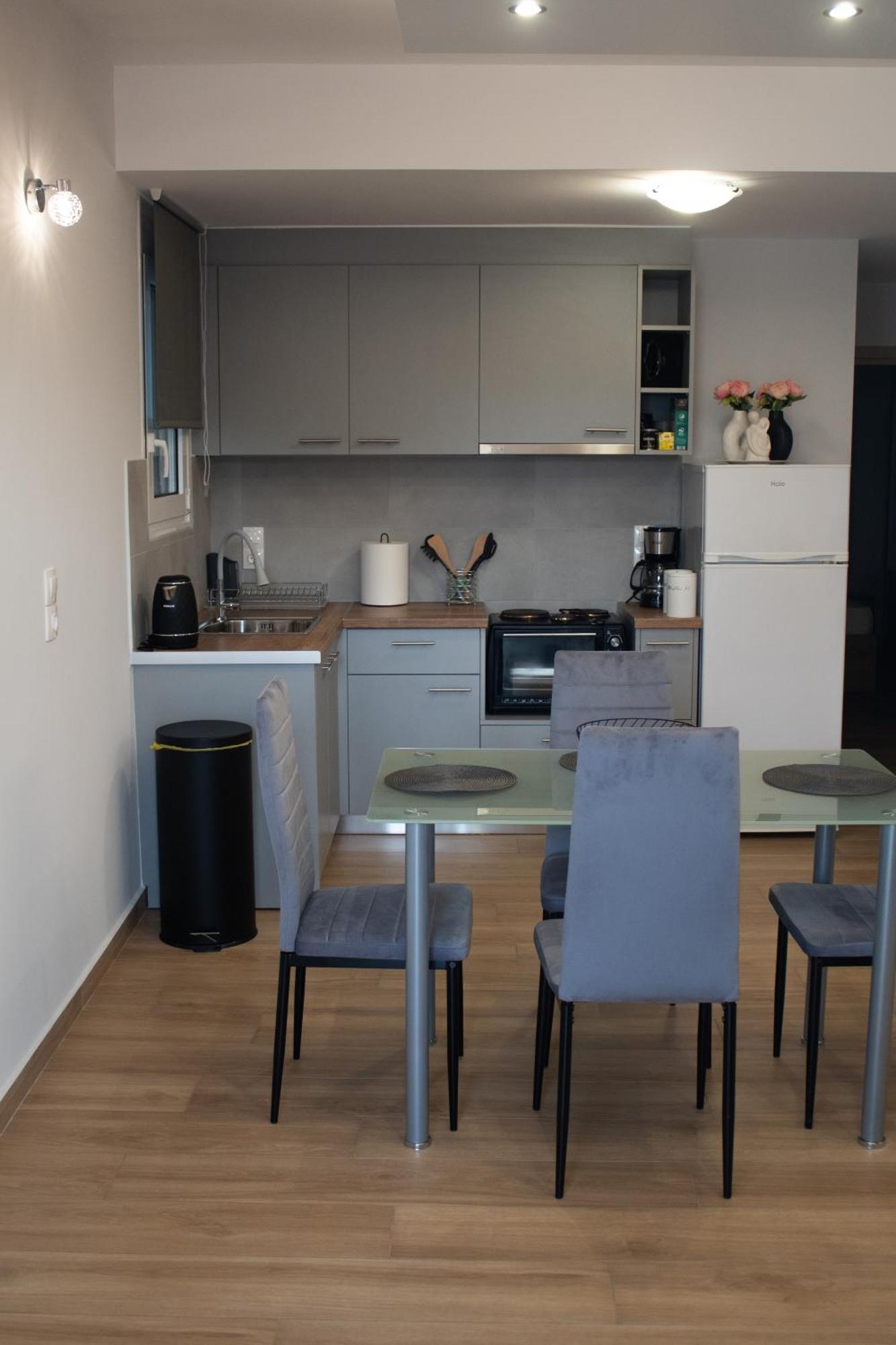 Giakost Apartments V Near Airport Артемида Екстериор снимка
