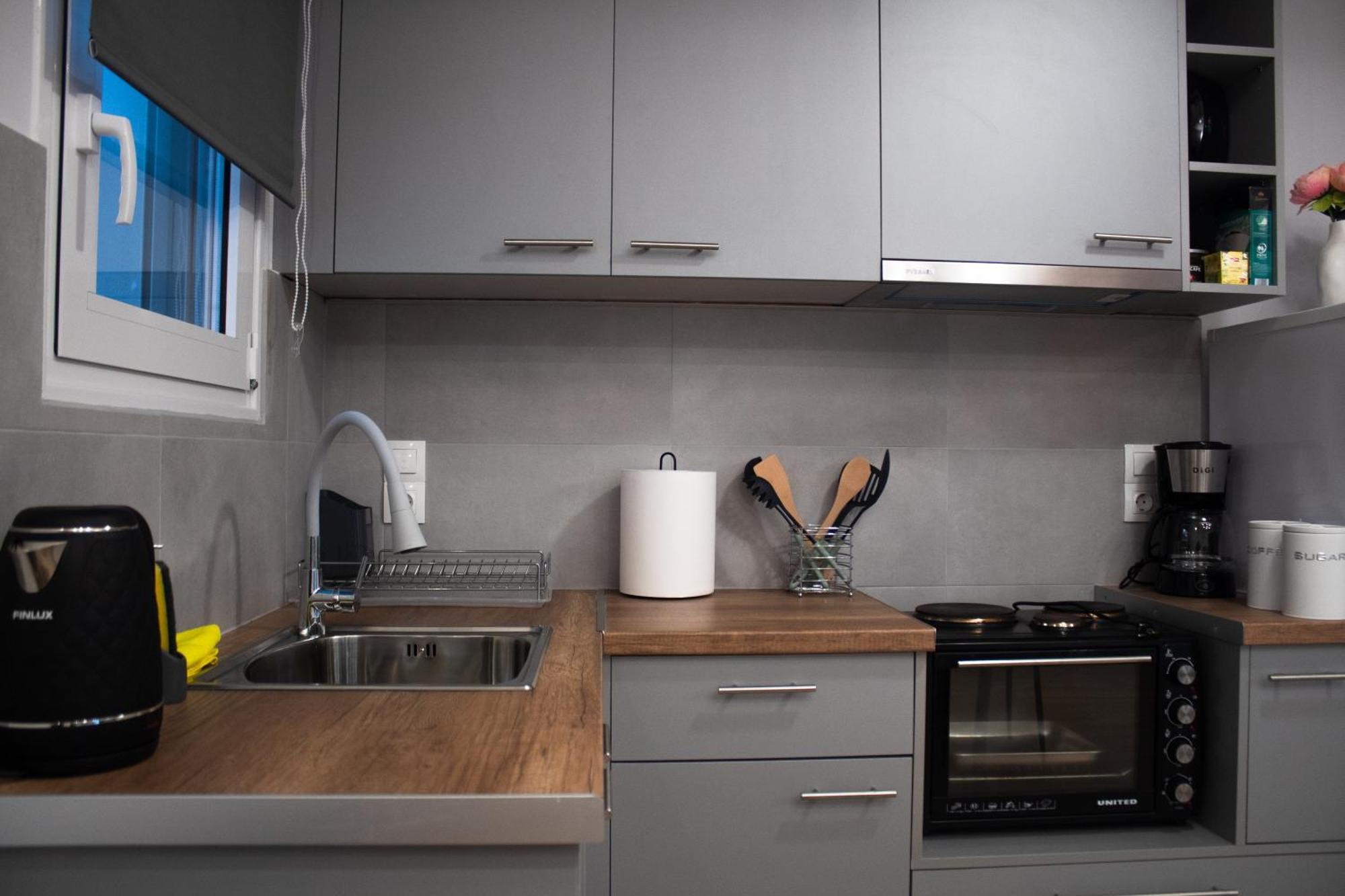 Giakost Apartments V Near Airport Артемида Екстериор снимка